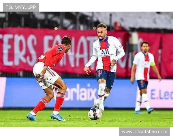 汉堡迎战圣保利约尔丹和柯尼希斯多费尔首发季维加瓦藤田让瑠奇马出战 汉堡迎战圣保利约尔丹和柯尼希斯多费尔首发季维加瓦藤田让瑠奇马出战