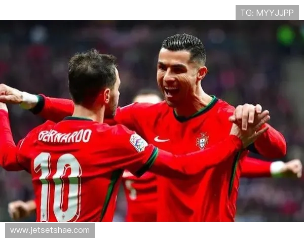 泽林斯基代表波兰国家队达成百场里程碑成就引发广泛关注 泽林斯基代表波兰国家队达成百场里程碑成就引发广泛关注