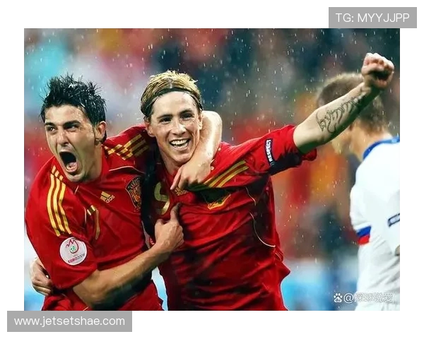 比利亚赠费兰世界杯战袍寄厚望盼其打破自己国家队进球纪录 比利亚赠费兰世界杯战袍寄厚望盼其打破自己国家队进球纪录