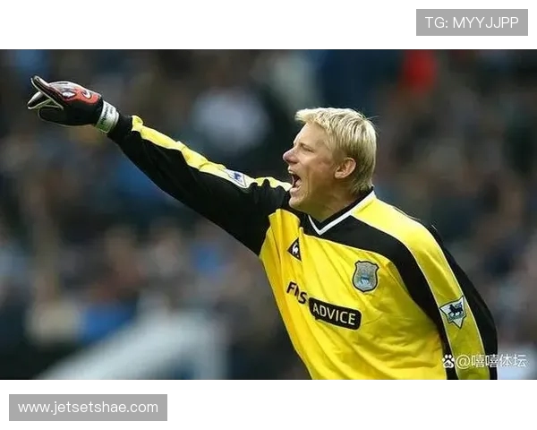 舒梅切尔敏锐察觉球门高度异常及时提醒确保比赛公平进行 舒梅切尔敏锐察觉球门高度异常及时提醒确保比赛公平进行