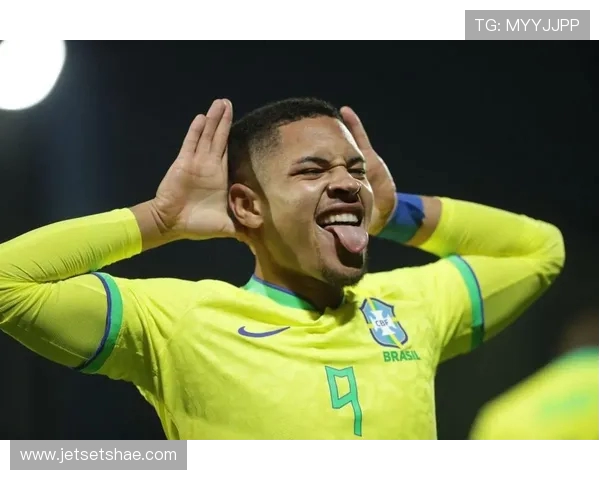 罗克经纪人透露或将迎来英超球队高达五千万欧元的重要报价 罗克经纪人透露或将迎来英超球队高达五千万欧元的重要报价